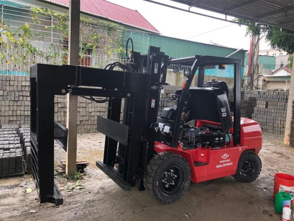 xe nâng kẹp gạch