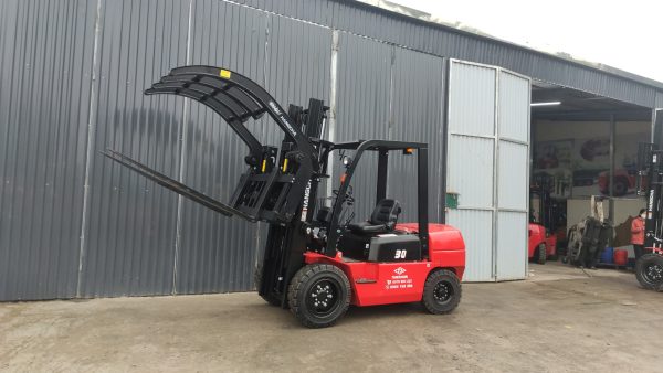 xe nâng kẹp gỗ